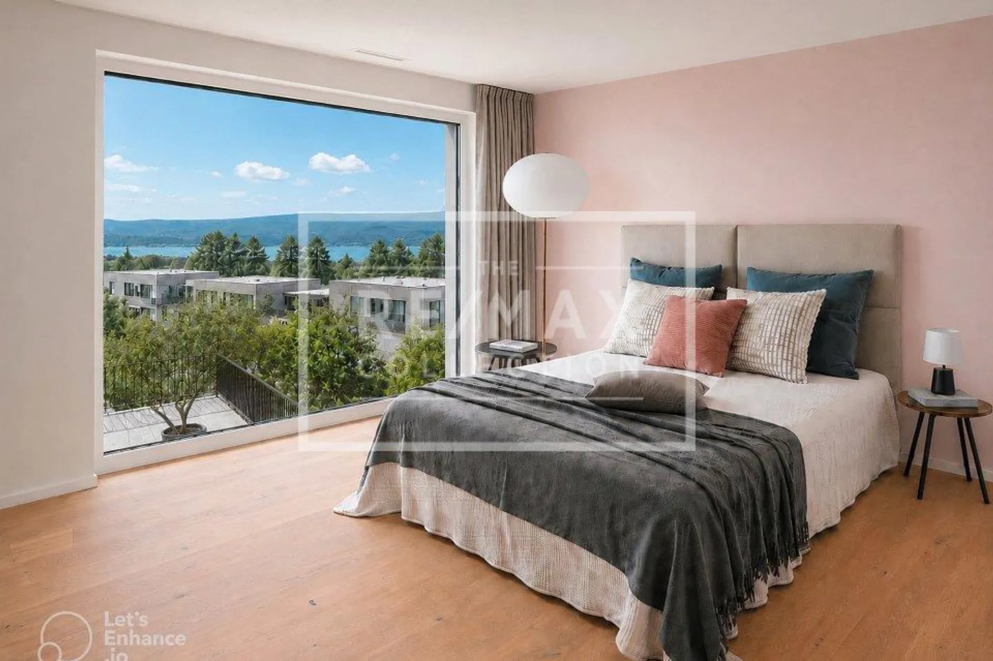 Noble Attic Penthouse on Zurich's Gold Coast - Photo 4 of 13