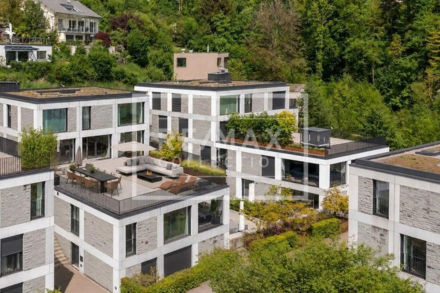 Noble Attic Penthouse on Zurich's Gold Coast - Photo 8 of 13