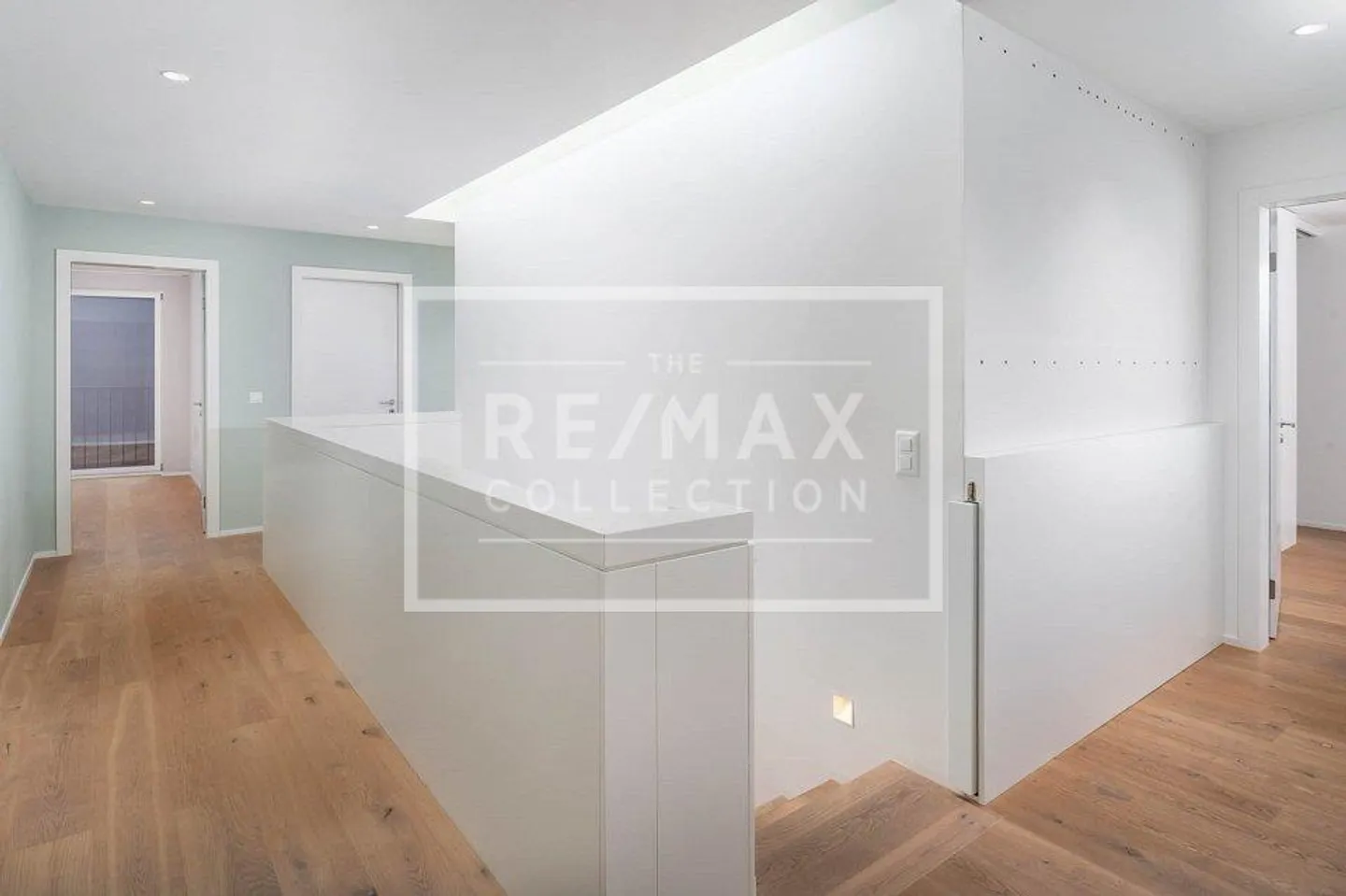 Noble Attic Penthouse on Zurich's Gold Coast - Photo 9 of 13
