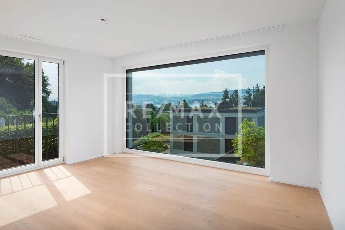 Noble Attic Penthouse on Zurich's Gold Coast - Photo 10 of 13