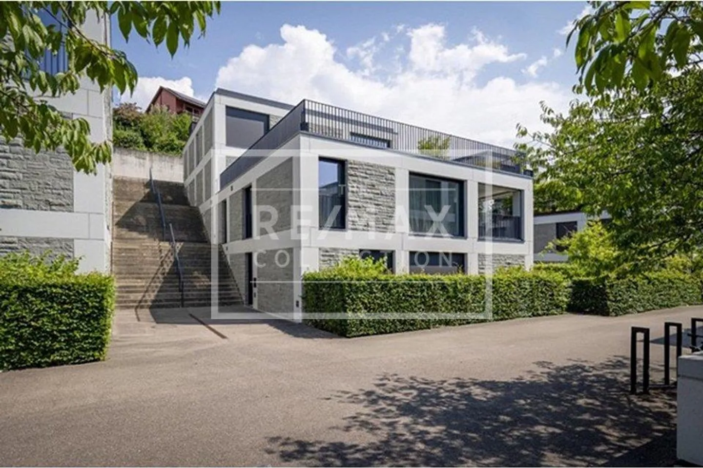Noble Attic Penthouse on Zurich's Gold Coast - Photo 13 of 13