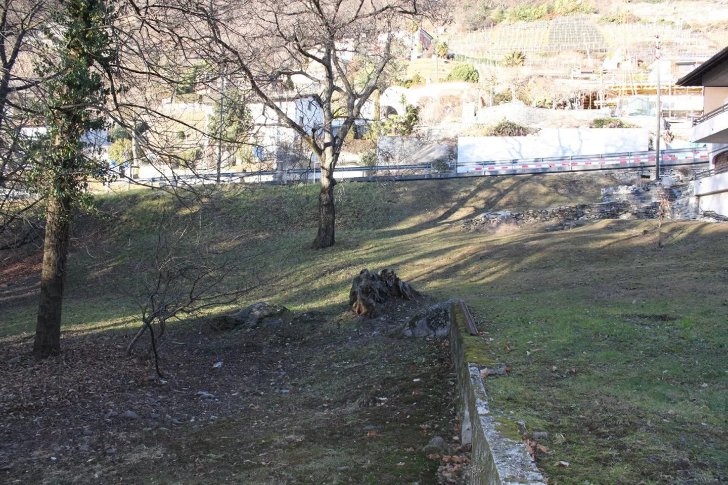 Sonniges Baugrundstück in Riazzino - Foto 3 von 11
