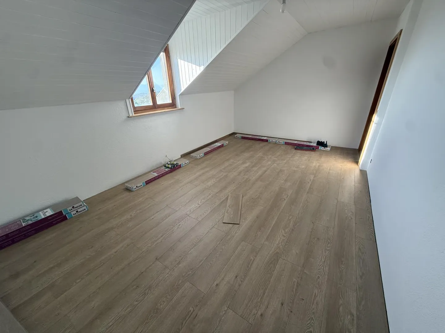 Magnifique appartement 5.5 pièces entièrement rénové avec vue dégagée - Photo 4 of 10
