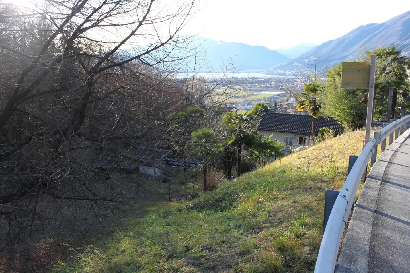 Sonniges Baugrundstück in Riazzino - Foto 9 von 11