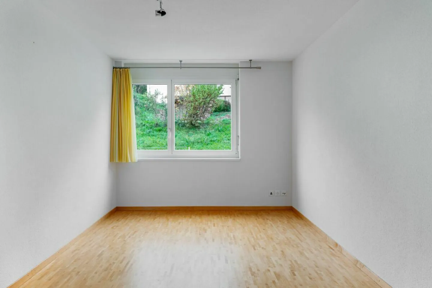 Appartement lumineux et spacieux de 4,5 pièces avec vue dégagée et balcon couvert - Photo 13 sur 16
