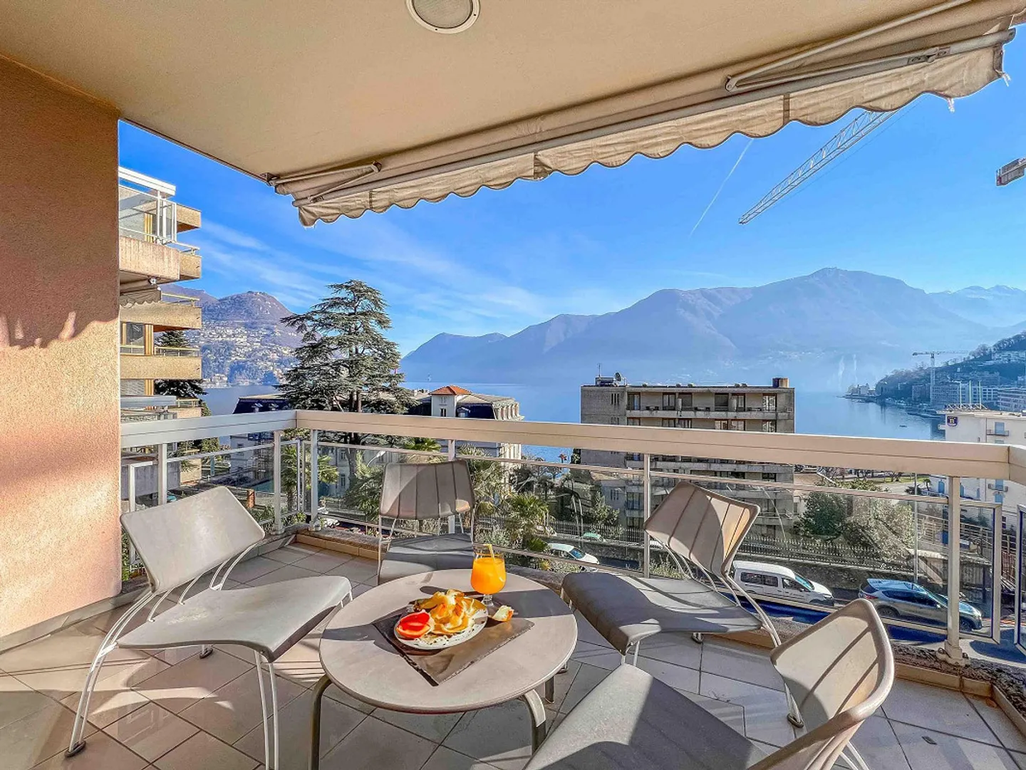 Prestigious lake view apartment in Lugano - Photo 2 of 9