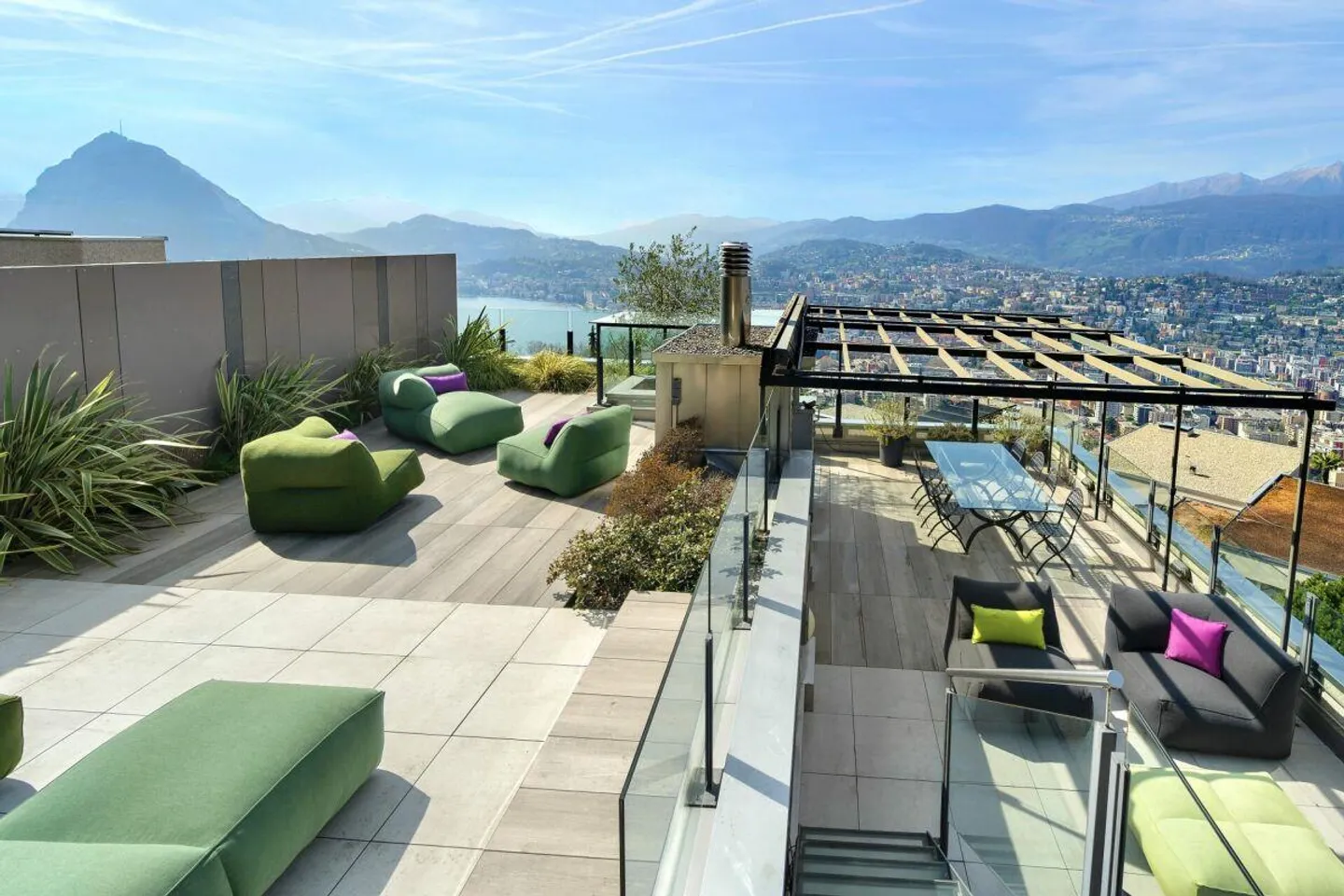 Lugano, Aldesago: Penthouse with terrace and lake view as well as jacuzzi, 5.5 rooms - Photo 5 of 18