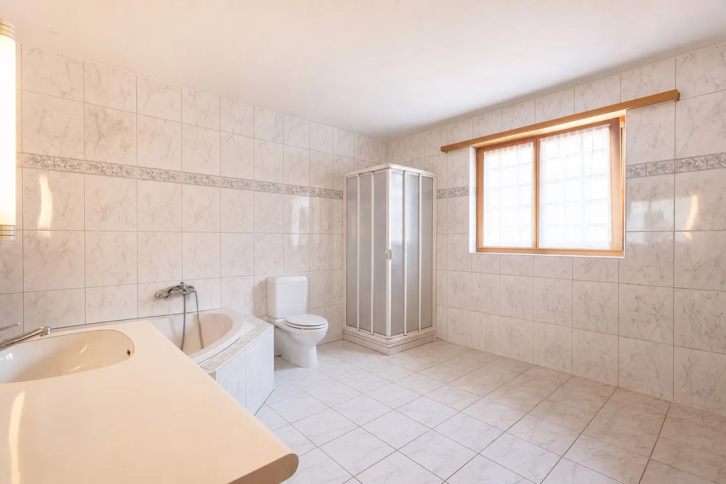 Casa unifamiliare di 6,5 stanze con molteplici possibilità - Foto 4 di 11