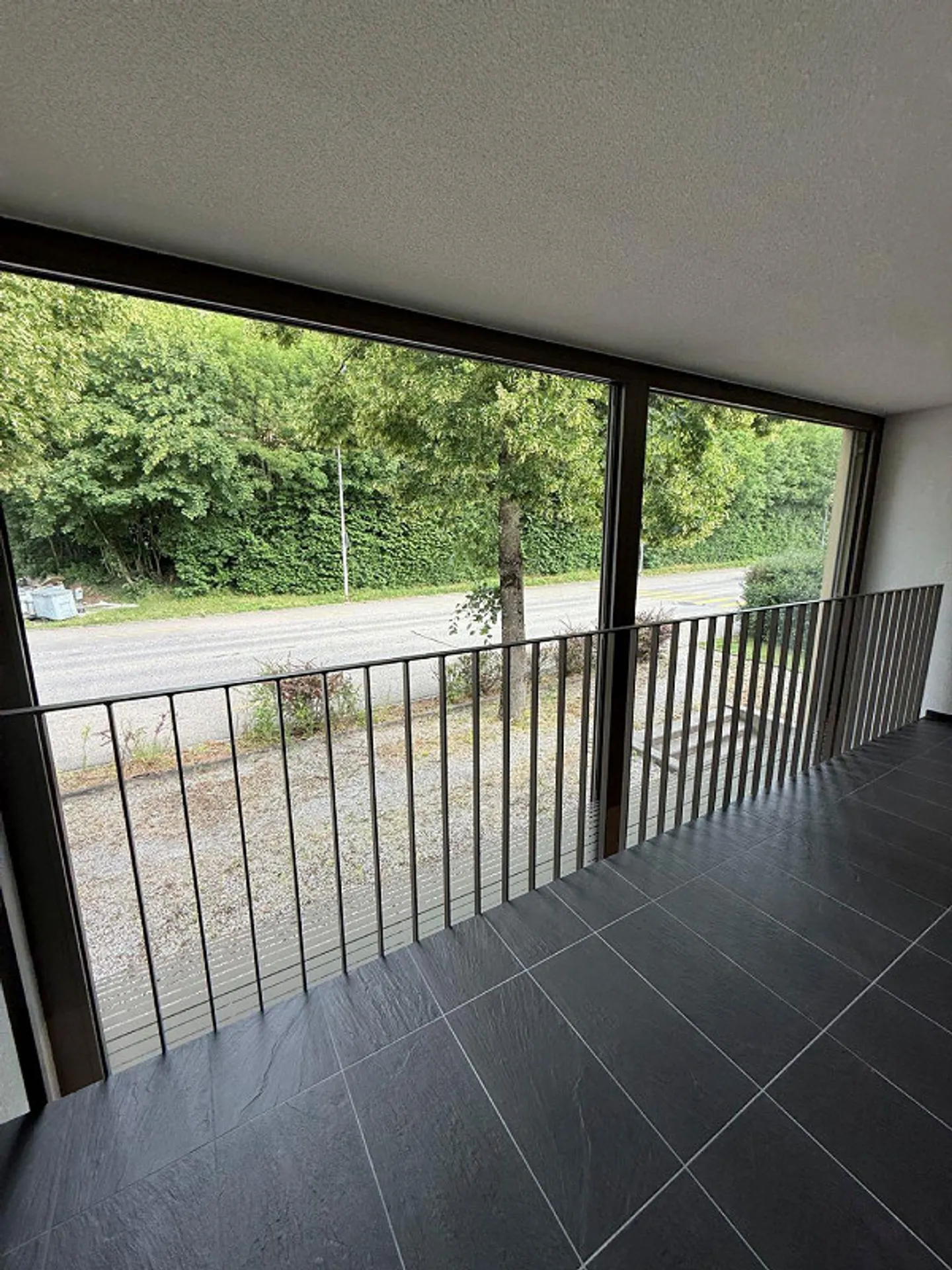 Modern commercial property seeks new tenant! - Photo 6 of 7