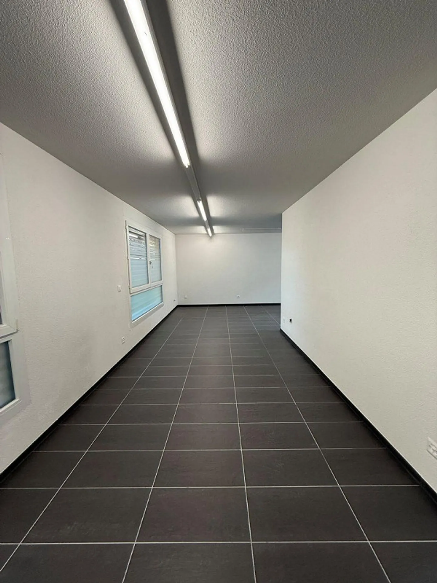 Modern commercial property seeks new tenant! - Photo 3 of 7