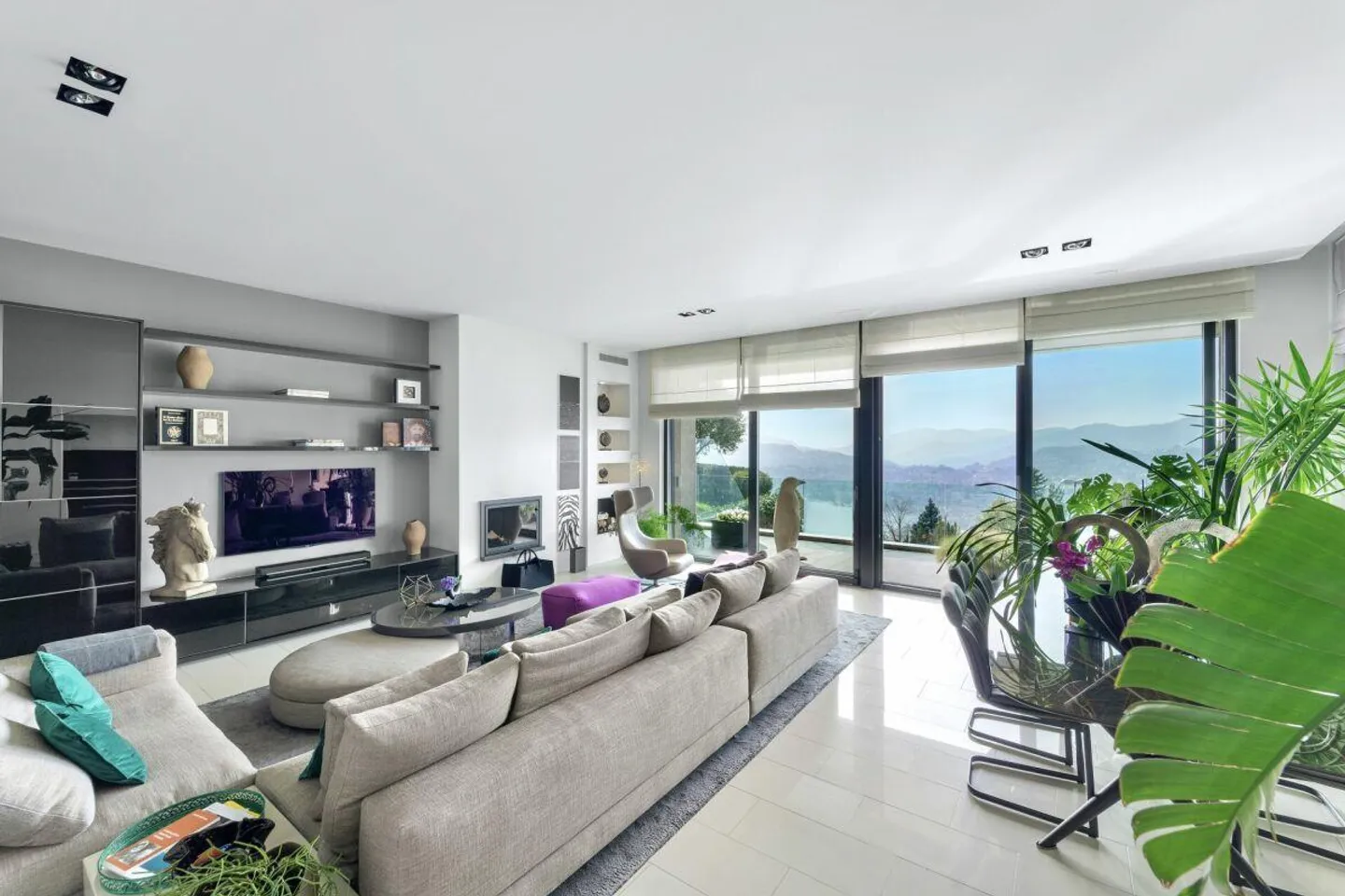 Lugano, Aldesago: Penthouse with terrace and lake view as well as jacuzzi, 5.5 rooms - Photo 7 of 18