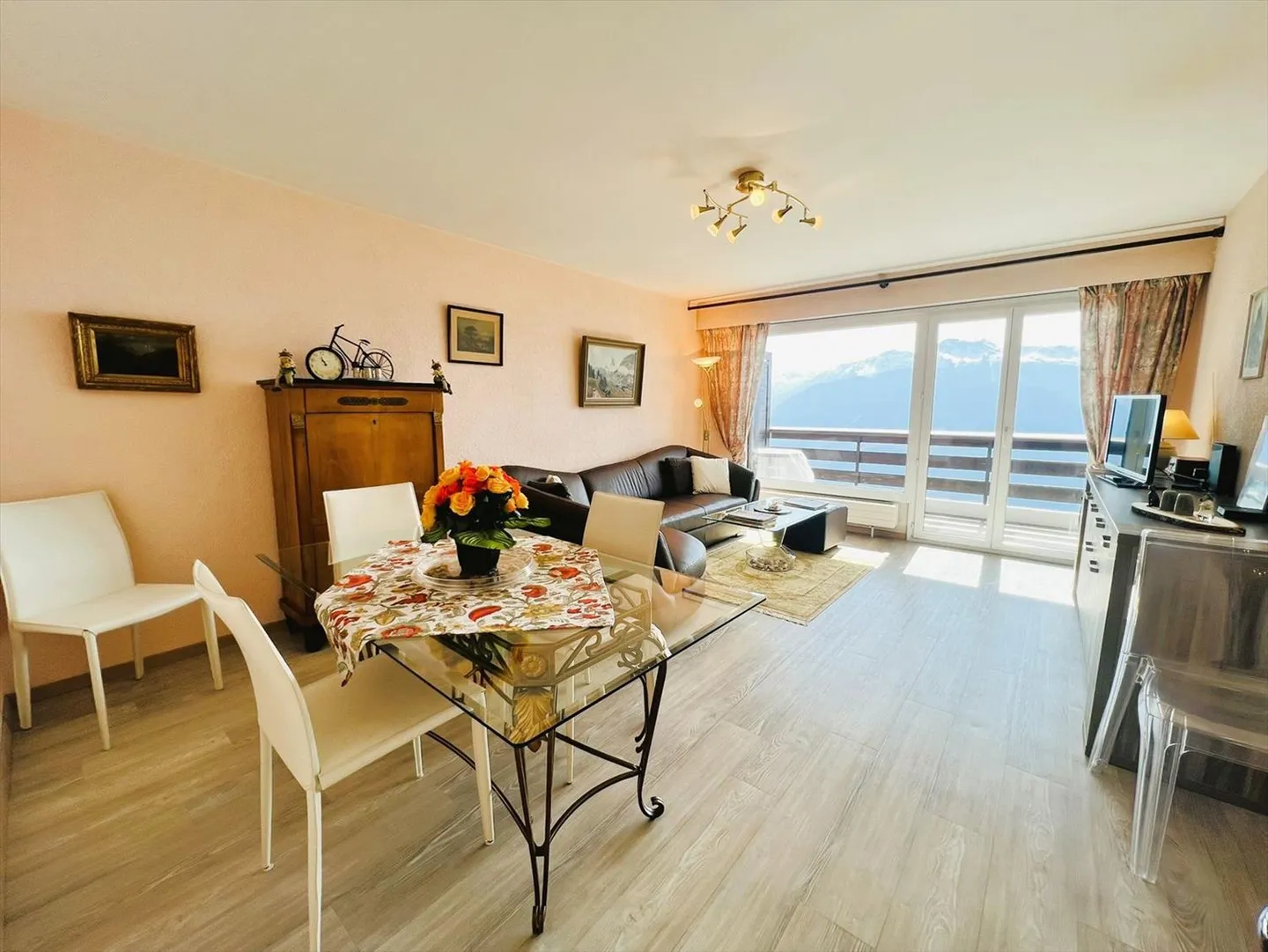 Furnished 2.5 Room Apartment - Photo 2 of 14