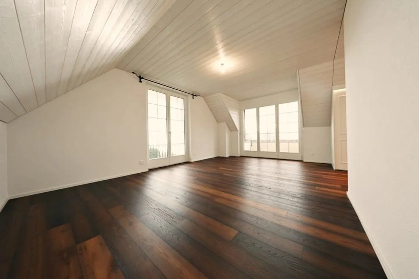 Wunderschöne Villa 7.5 w / 5 Schlafzimmer / 4 Bäder / Terrasse mit Garten - Foto 6 von 13