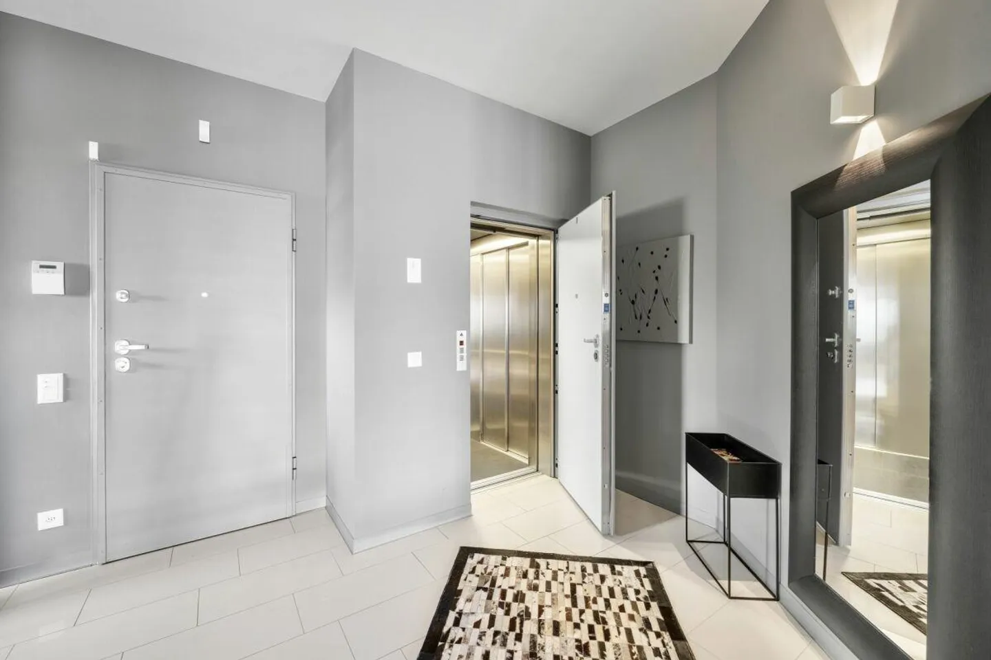 Lugano, Aldesago: Penthouse with terrace and lake view as well as jacuzzi, 5.5 rooms - Photo 12 of 18