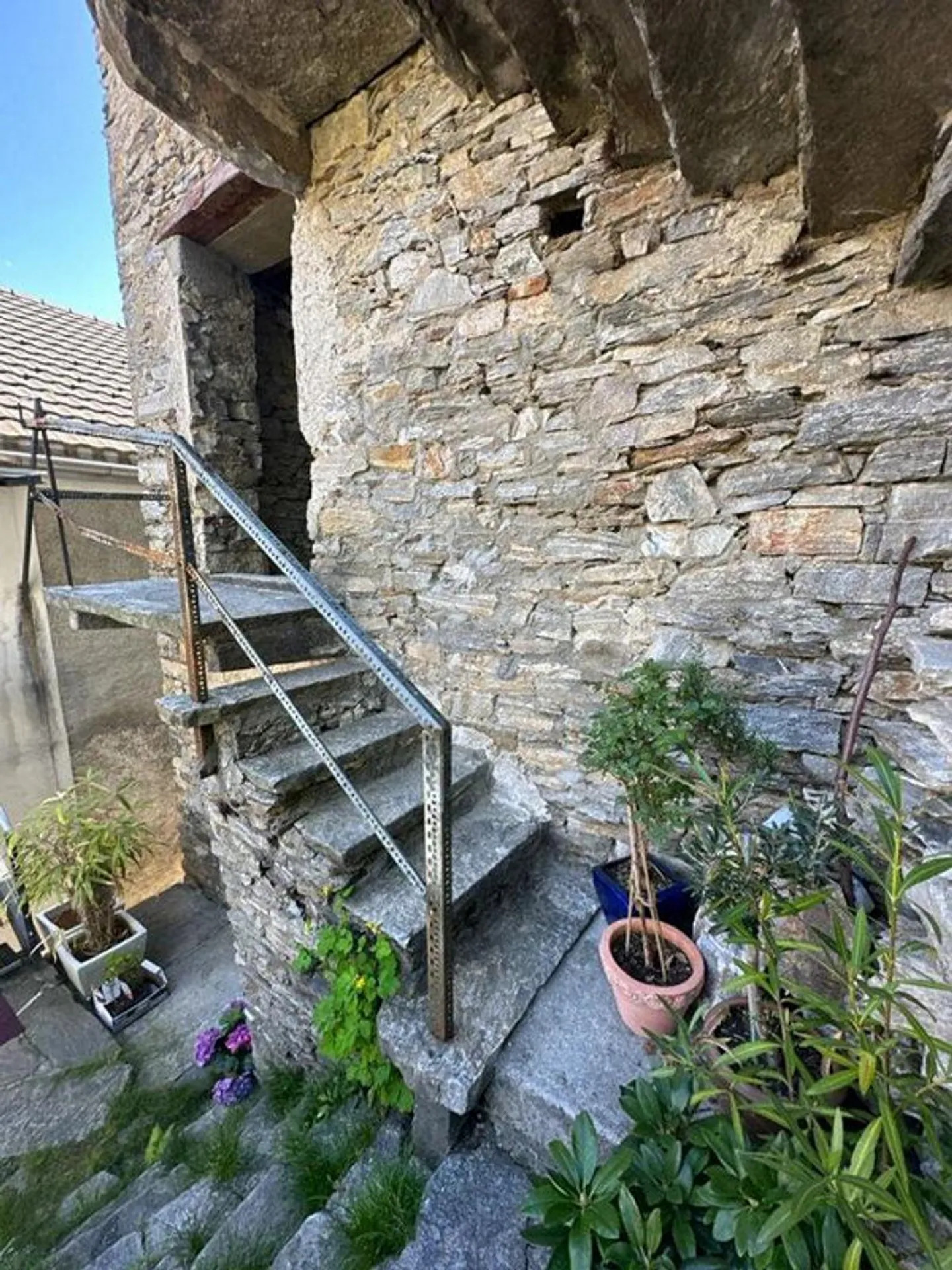 Da ristrutturare casa principale su 4 piani, con giardino | Trasforma un Di... - Foto 3 di 10