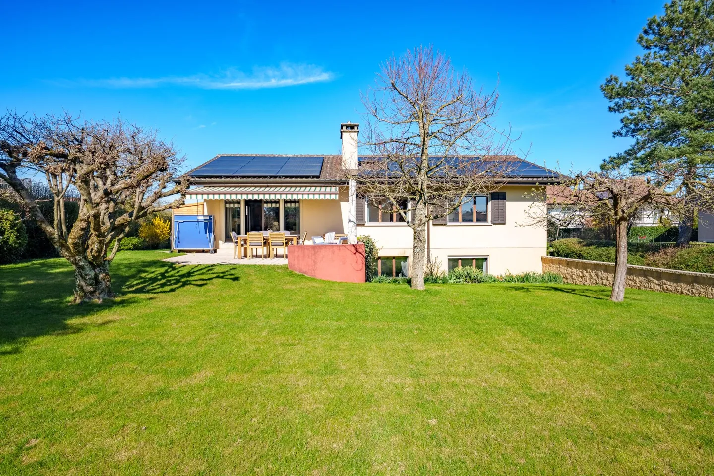 Single house for sale - Photo 1 of 9