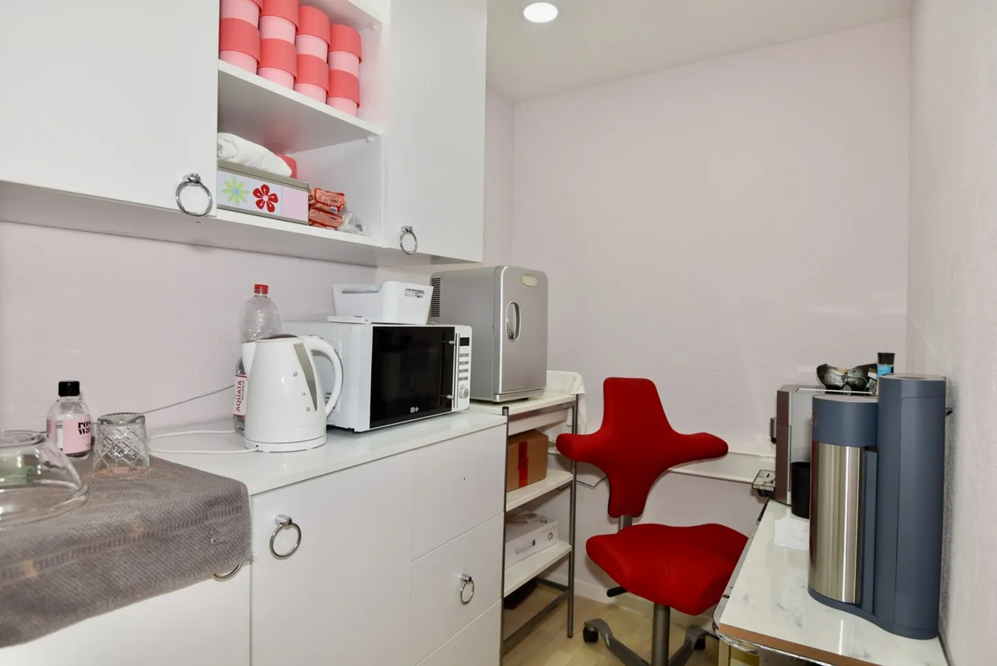 Looking for a new tenant for fully furnished office/practice space - Photo 7 of 8