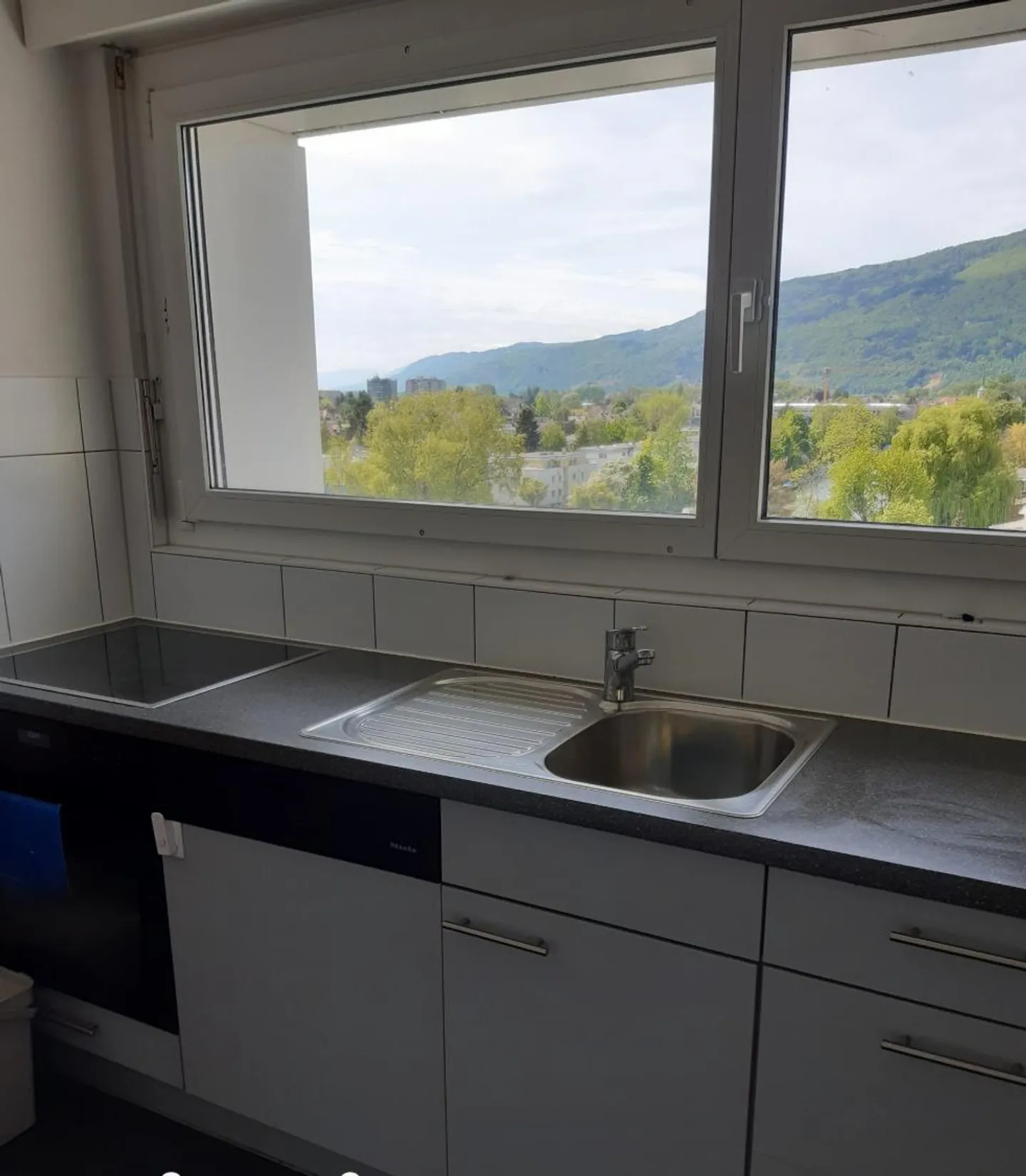 Helle 4-Zimmer-Wohnung mit Aussicht - Foto 4 von 9