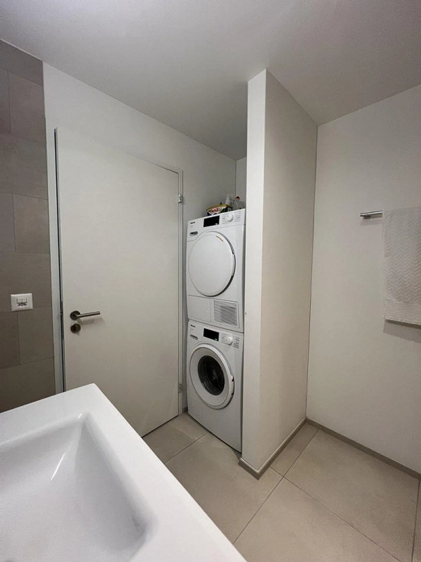 Attractive Apartment on the Outskirts - Photo 4 of 5