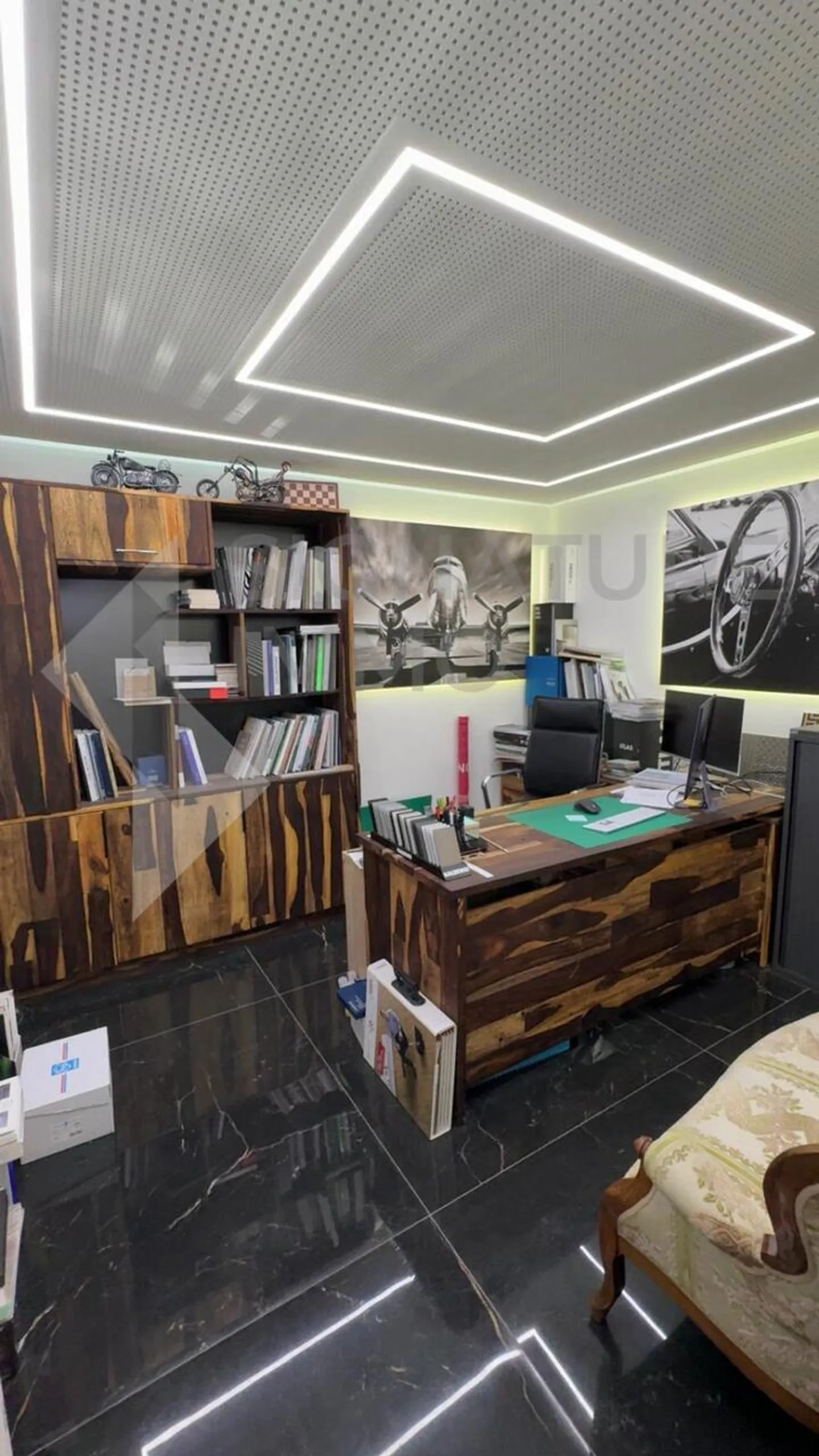 Sales area of 100 m² renovated with exceptional visibility - Photo 4 of 8