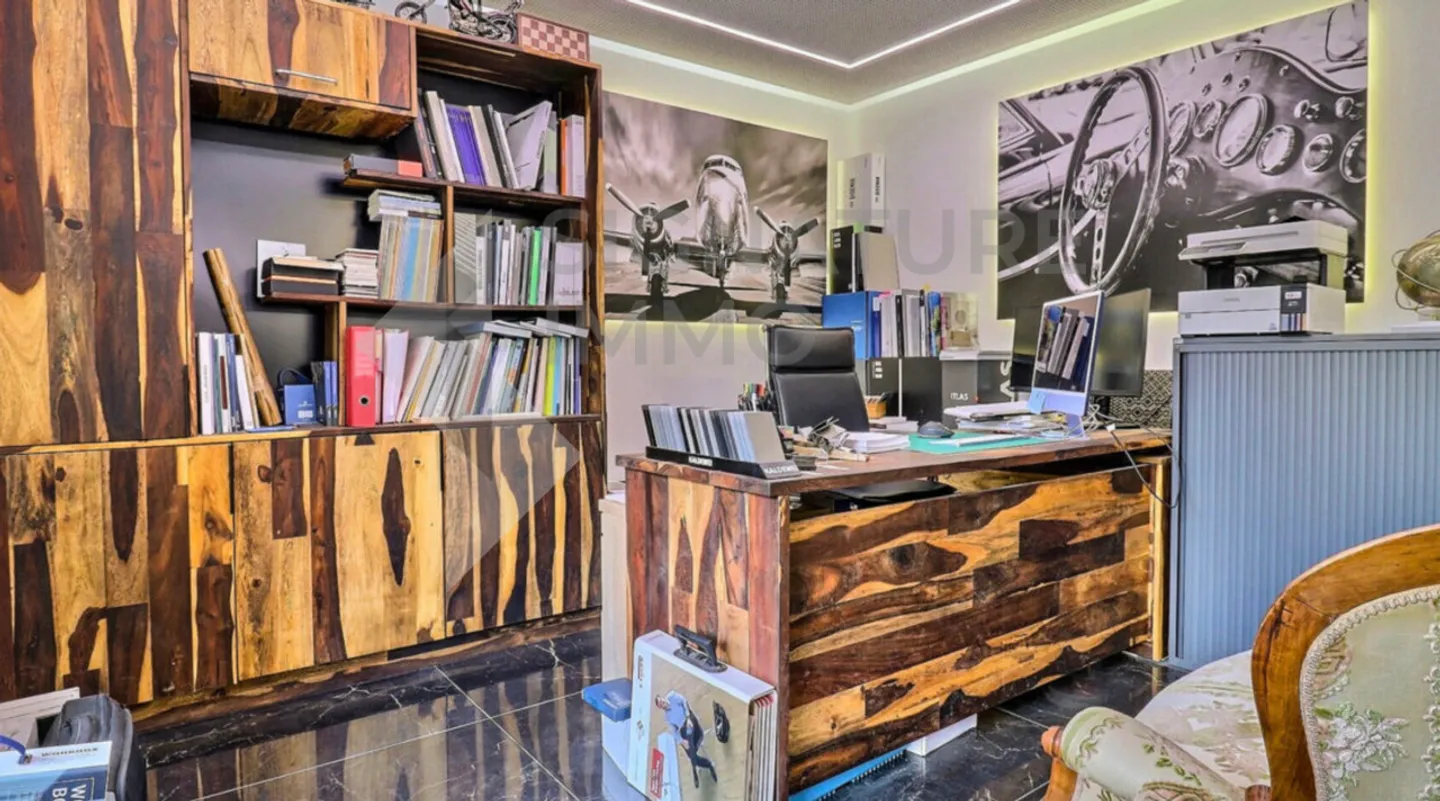 Sales area of 100 m² renovated with exceptional visibility - Photo 5 of 8