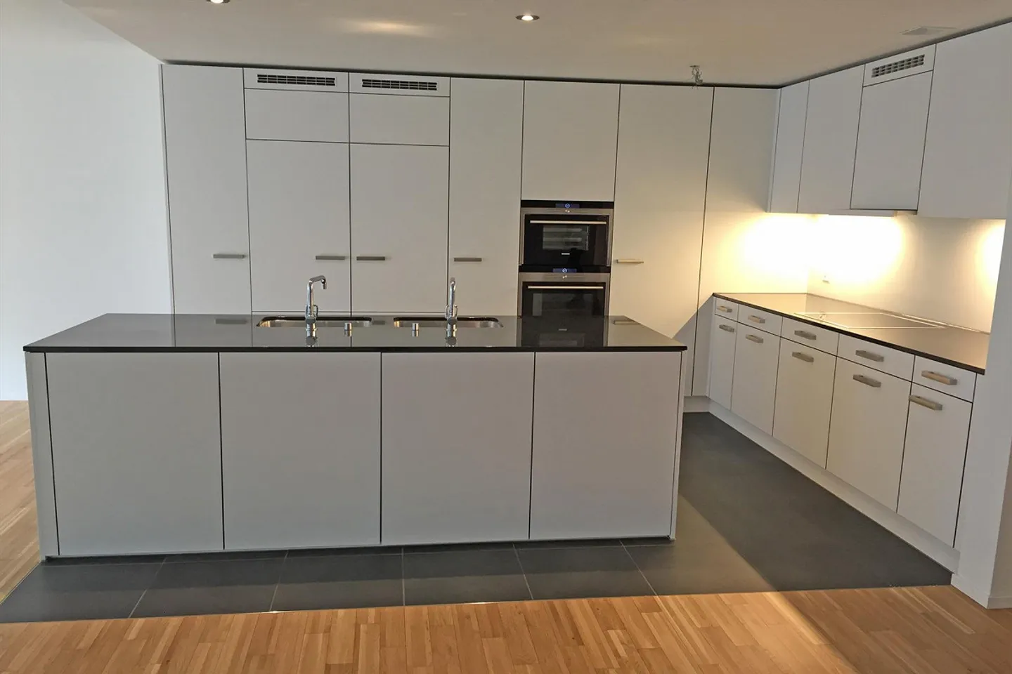 Modern Apartment in Zurich - Photo 4 of 9