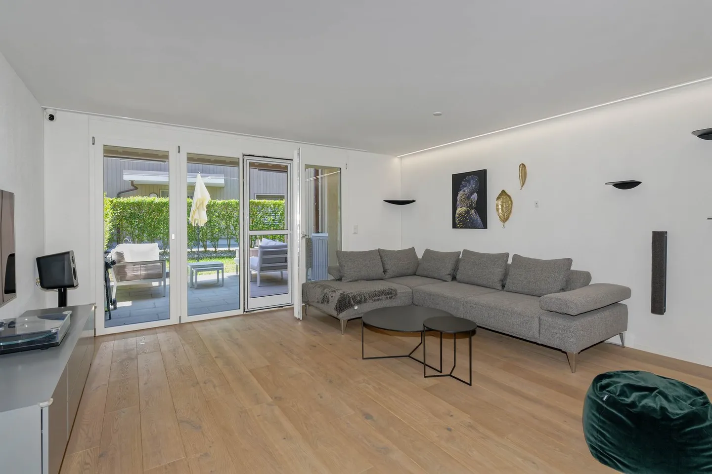 Appartement en duplex de 3,5 pièces avec jardin moderne - Photo 2 sur 8