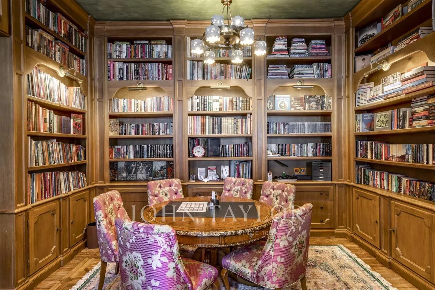 Magnificent, fully renovated mansion - Photo 6 of 13