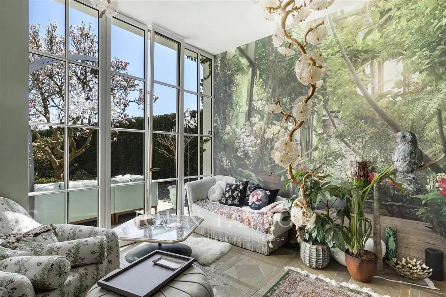 Magnificent, fully renovated mansion - Photo 9 of 13