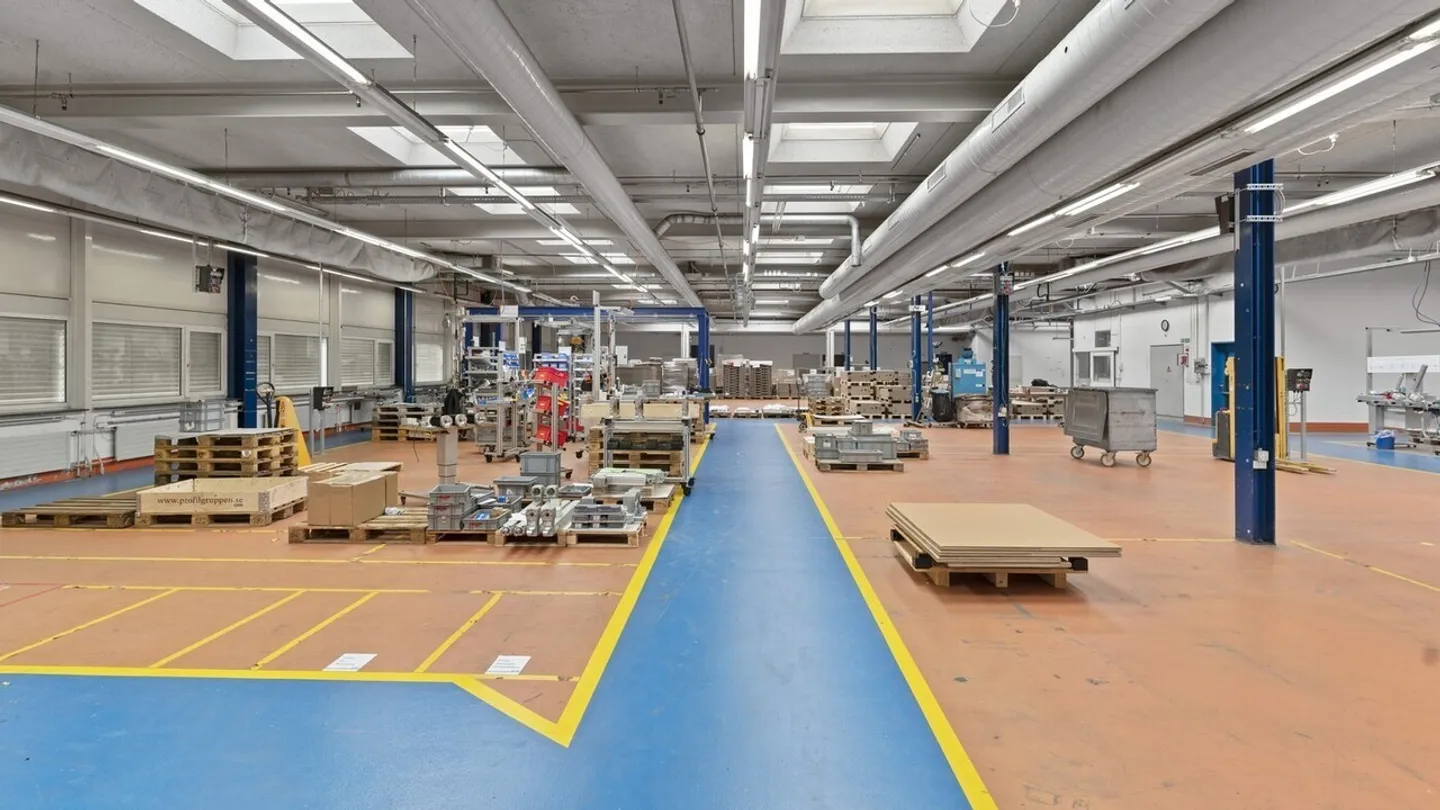Alle Möglichkeiten für Sie - Lager- und Produktionsfläche ab 1'000 m2 im EG - Foto 2 von 11