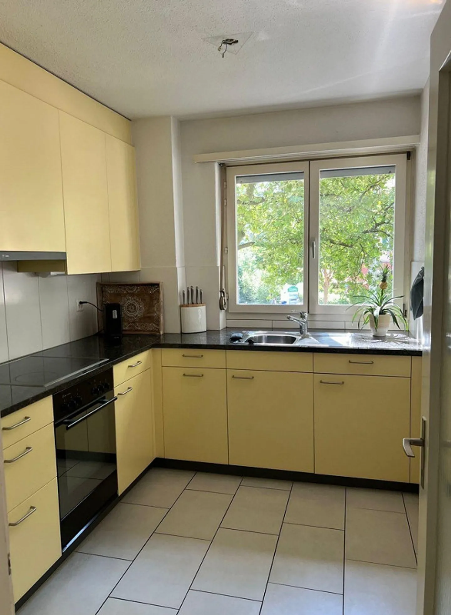 Belle appartement de 2,5 pièces à durée limitée dans un emplacement privilégié - Photo 2 sur 4
