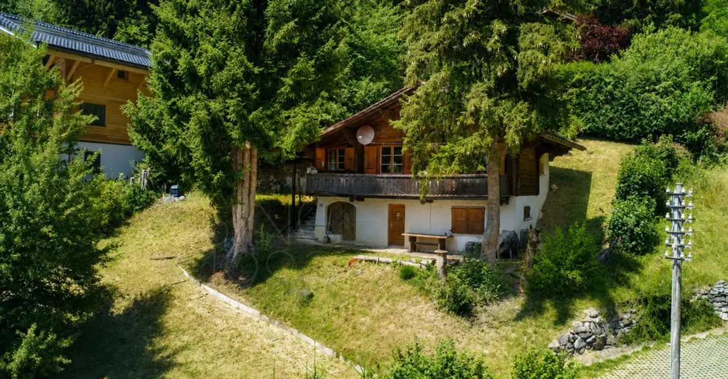 4.5-room chalet to renovate in Gryon, view and calm - Photo 1 of 11