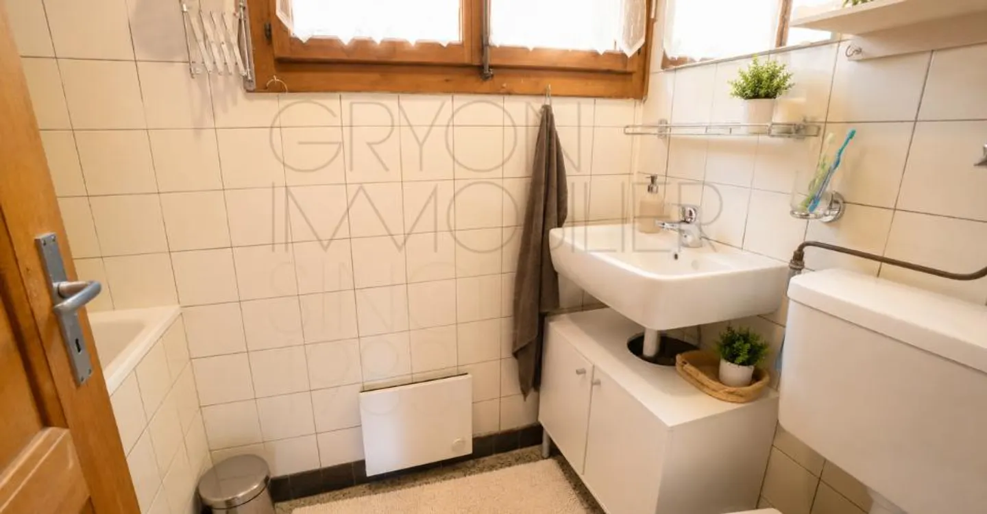 4.5-room chalet to renovate in Gryon, view and calm - Photo 7 of 11
