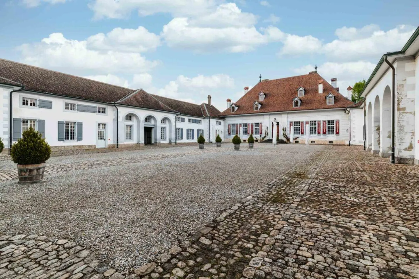Working in the Castle! Office or Studio Spaces (from 30m2) - Photo 2 of 10