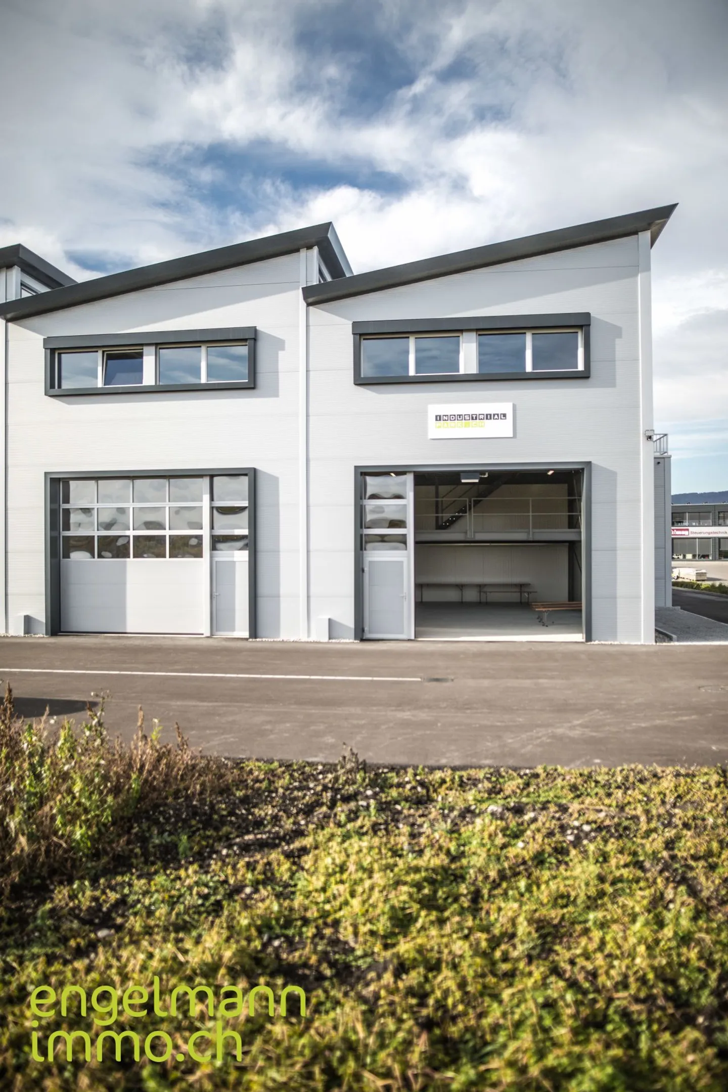 New industrial and commercial spaces - Photo 3 of 13