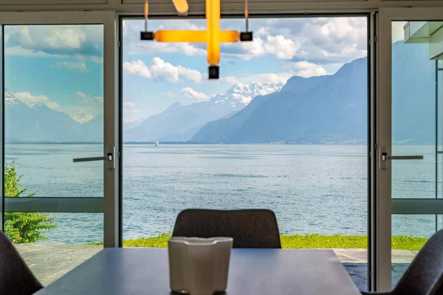 Propriété d'exception au lac - Photo 2 sur 13