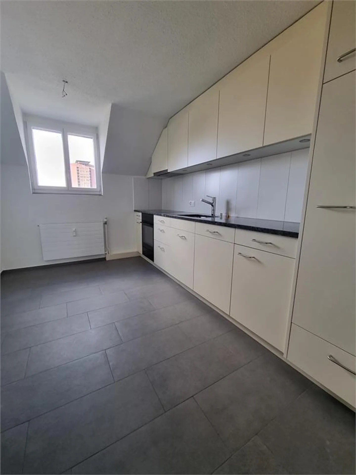 Vivre directement sur le bord du lac, appartement de 3,5 pièces en standard de propriété avec galerie - Photo 3 sur 7