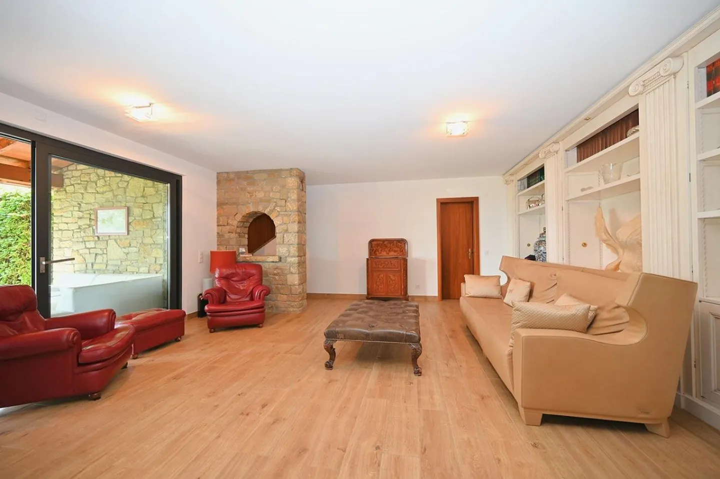 Affascinante villa in pietra con un ambiente lussureggiante e ben curato - Foto 8 di 20