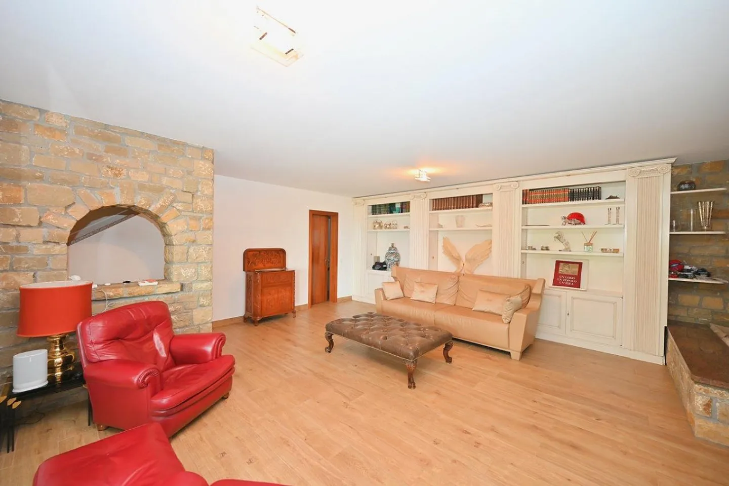 Affascinante villa in pietra con un ambiente lussureggiante e ben curato - Foto 9 di 20