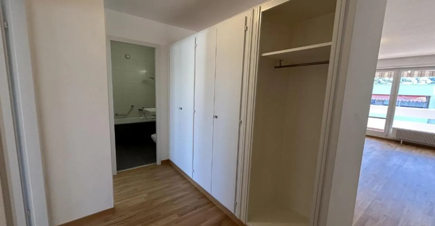 Appartement rénové avec vue sur le lac - Photo 2 sur 7