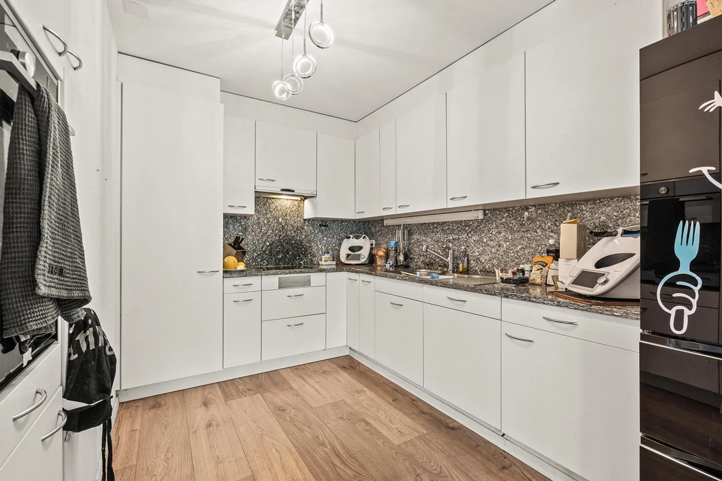 MAISONETTE LUMINEUSE ET CONVIVIALE DE 5,5 PIÈCES À ZURICH-NORD - Photo 4 sur 5