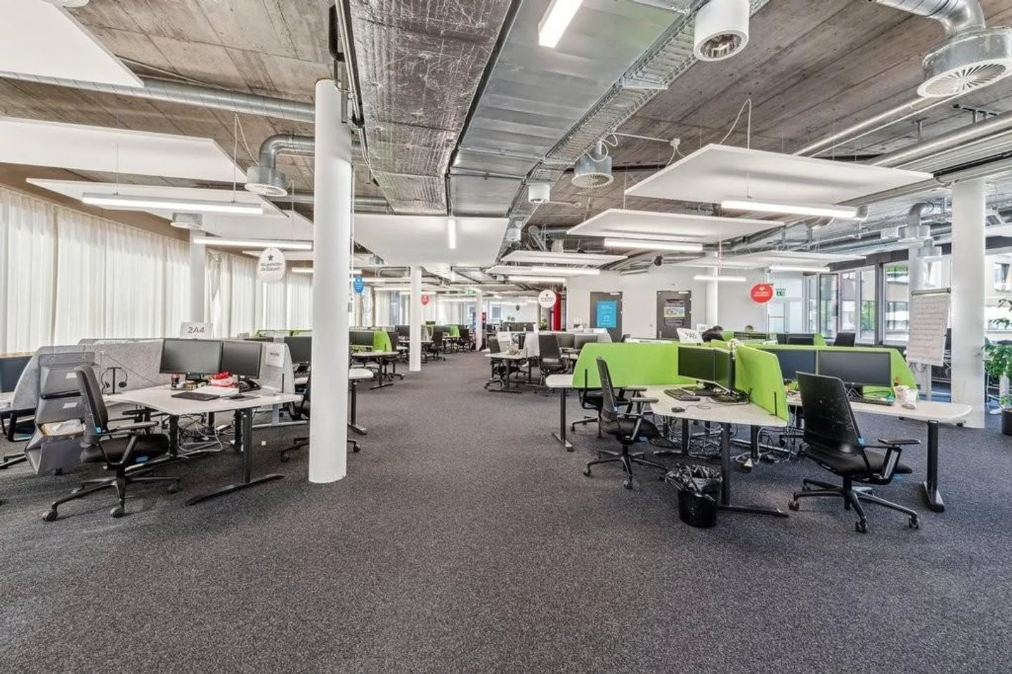 Proximity to the train station meets space for ideas. Discover now! - Photo 2 of 9