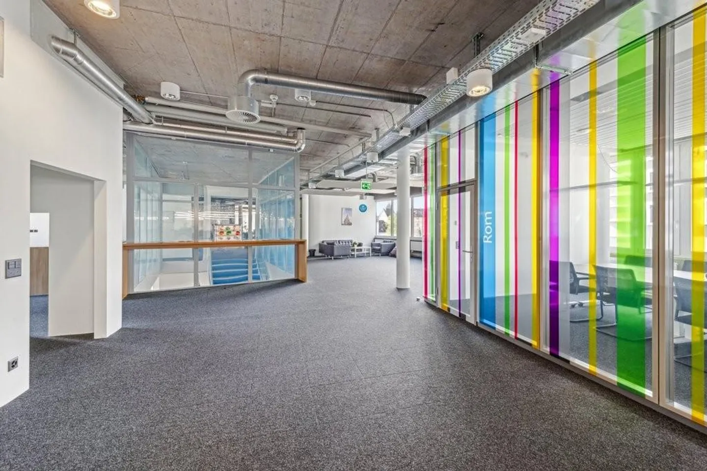 Proximity to the train station meets space for ideas. Discover now! - Photo 4 of 9