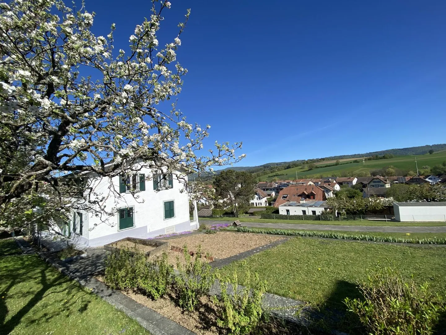 Maison Familiale avec Deux Appartements - Photo 3 sur 13