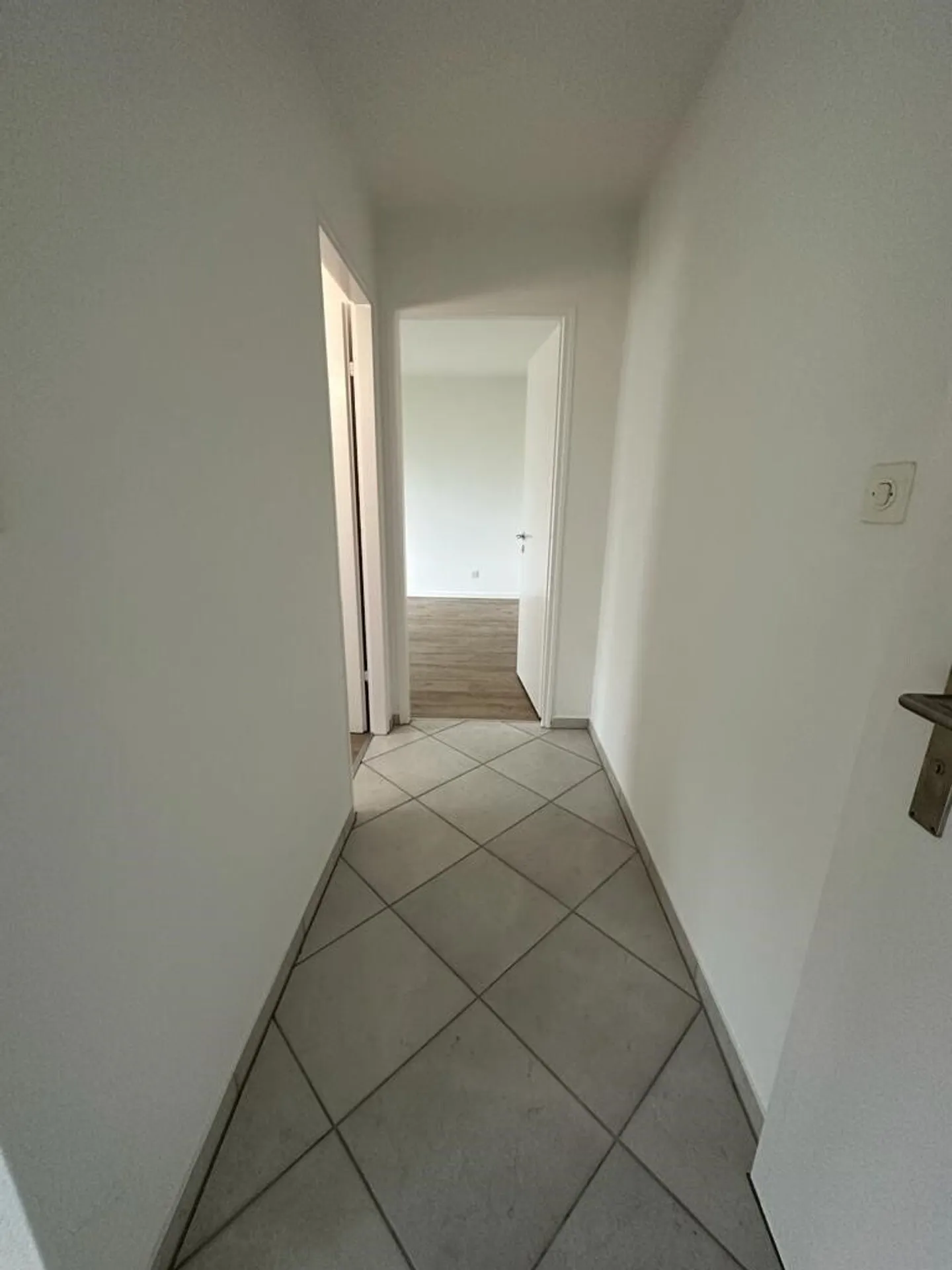 La tua nuova casa direttamente sull'acqua a Nidau! - Foto 7 di 9