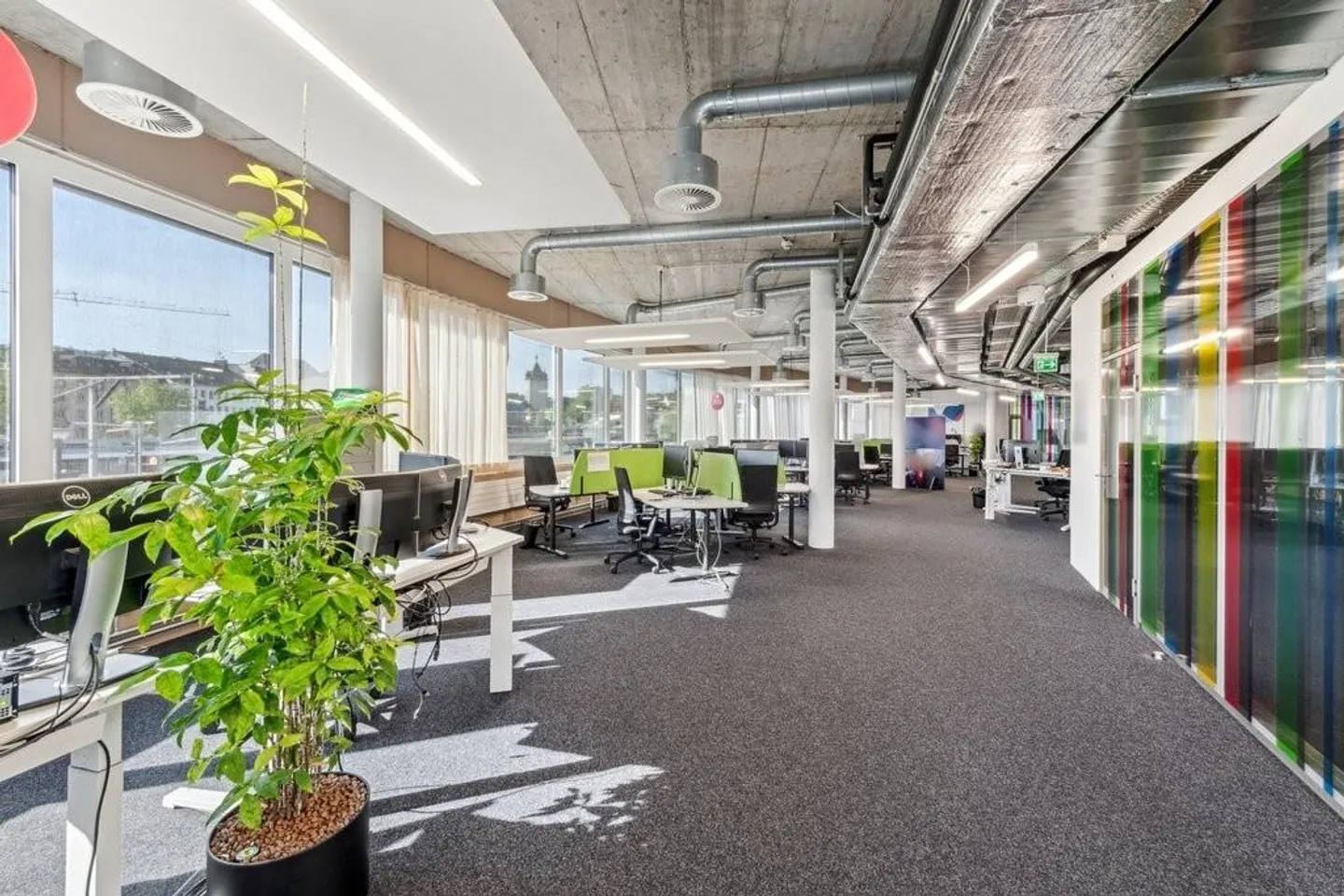 Proximity to the train station meets space for ideas. Discover now! - Photo 8 of 9