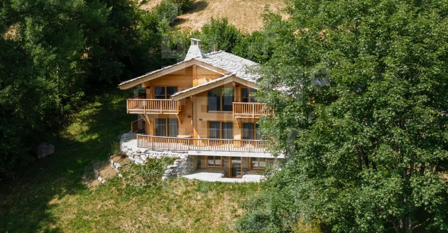 8-room chalet with stunning views - Photo 2 of 12