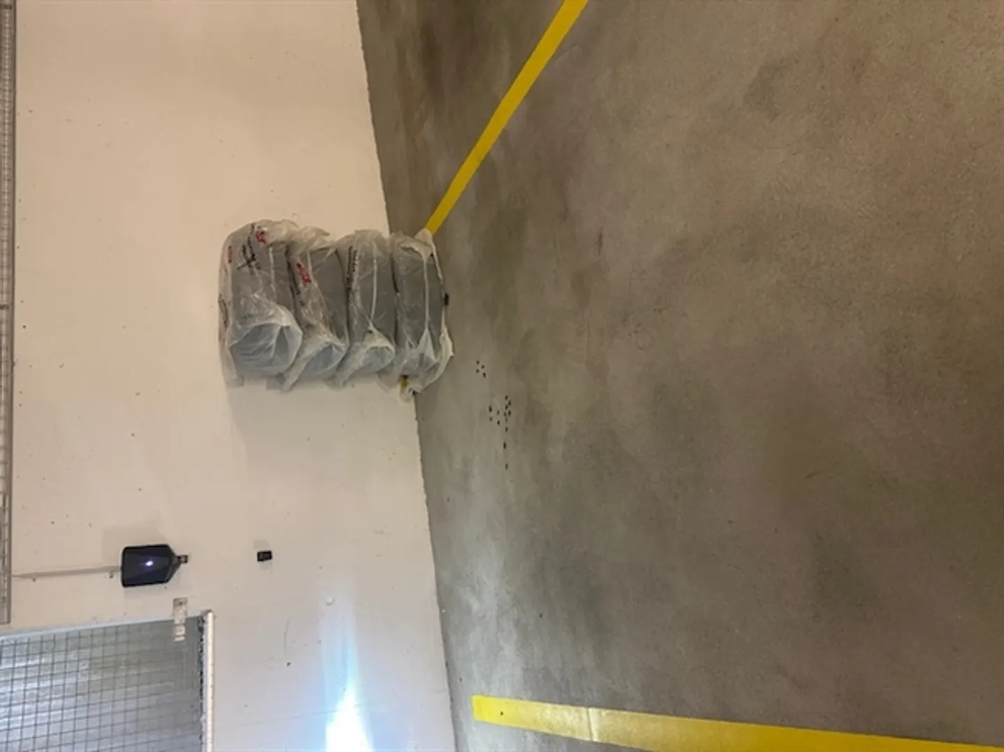 «Parkmöglichkeit inkl. E-Mobilitär zu vermieten in Winkel, Schweiz» - Foto 2 von 3