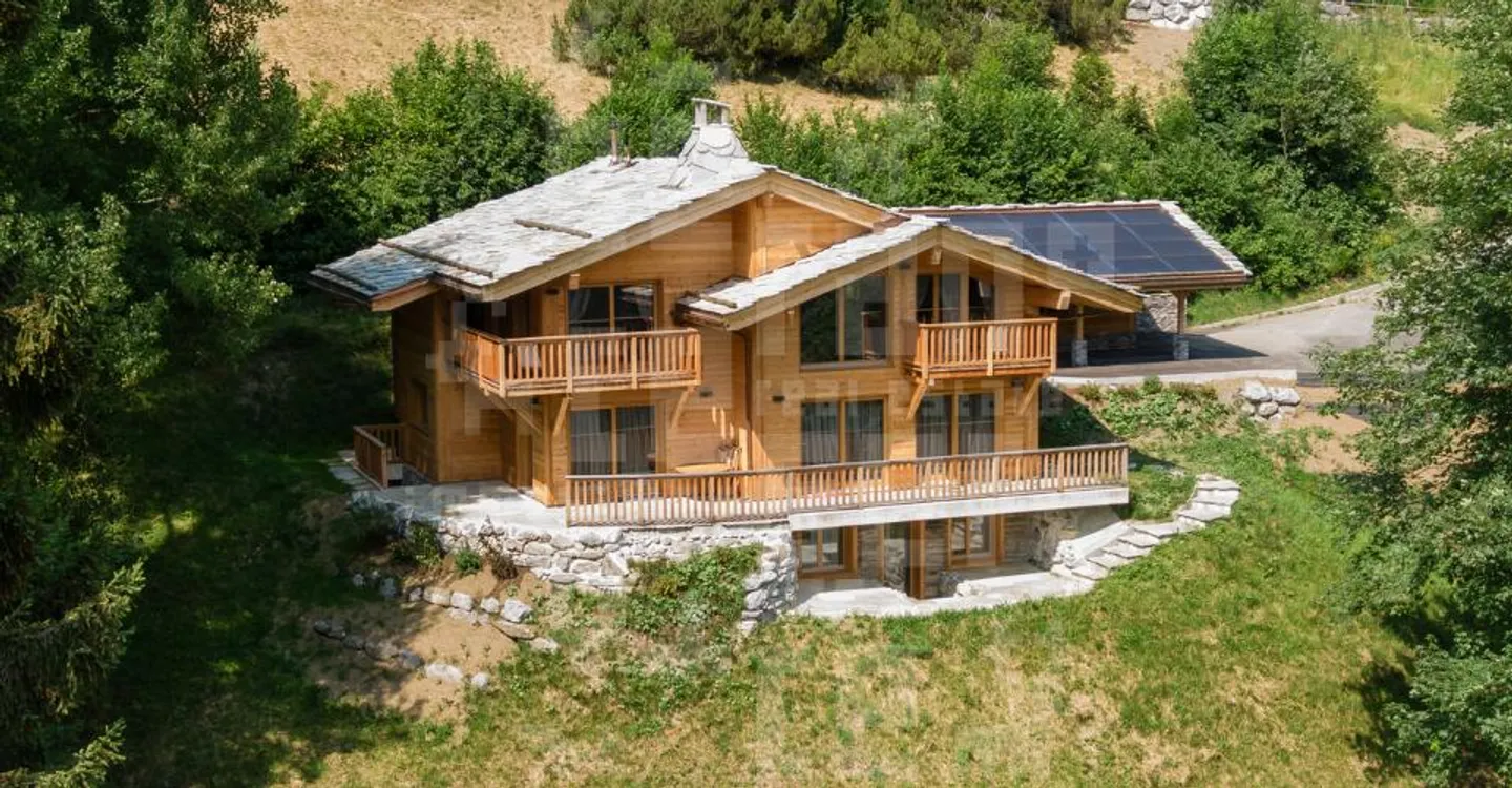 8-room chalet with stunning views - Photo 1 of 12