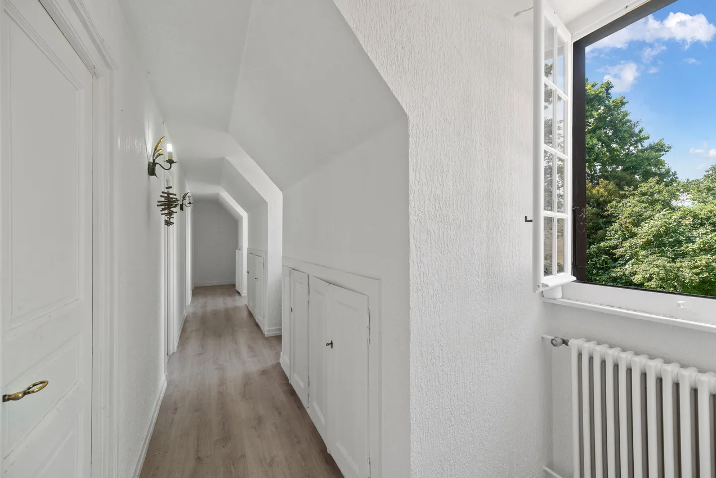 Very beautiful family property in the heart of the vineyards with swimming pool in Etoy - Photo 9 of 17